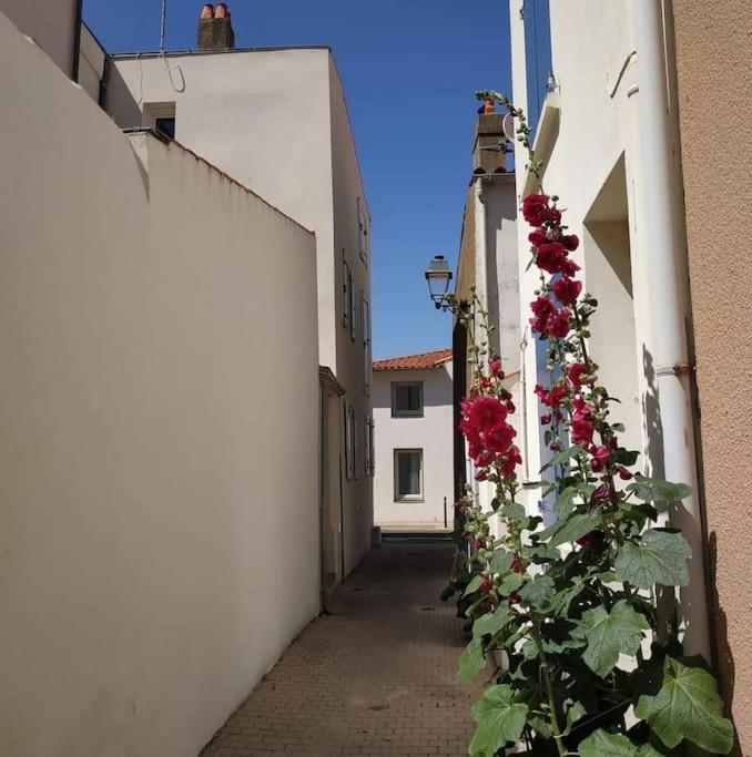 Sunny Studio Terrasse, Hypercentre La Plage A 2 Pas ! レ・サ​​ーブル・ドロンヌ エクステリア 写真